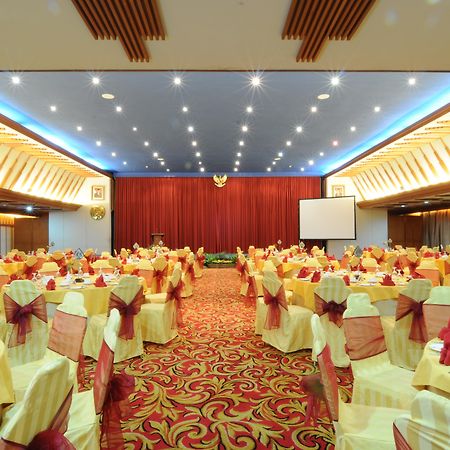 Hotel Savoy Homann Bandung Exteriör bild