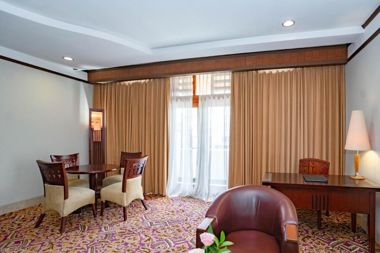 Hotel Savoy Homann Bandung Exteriör bild